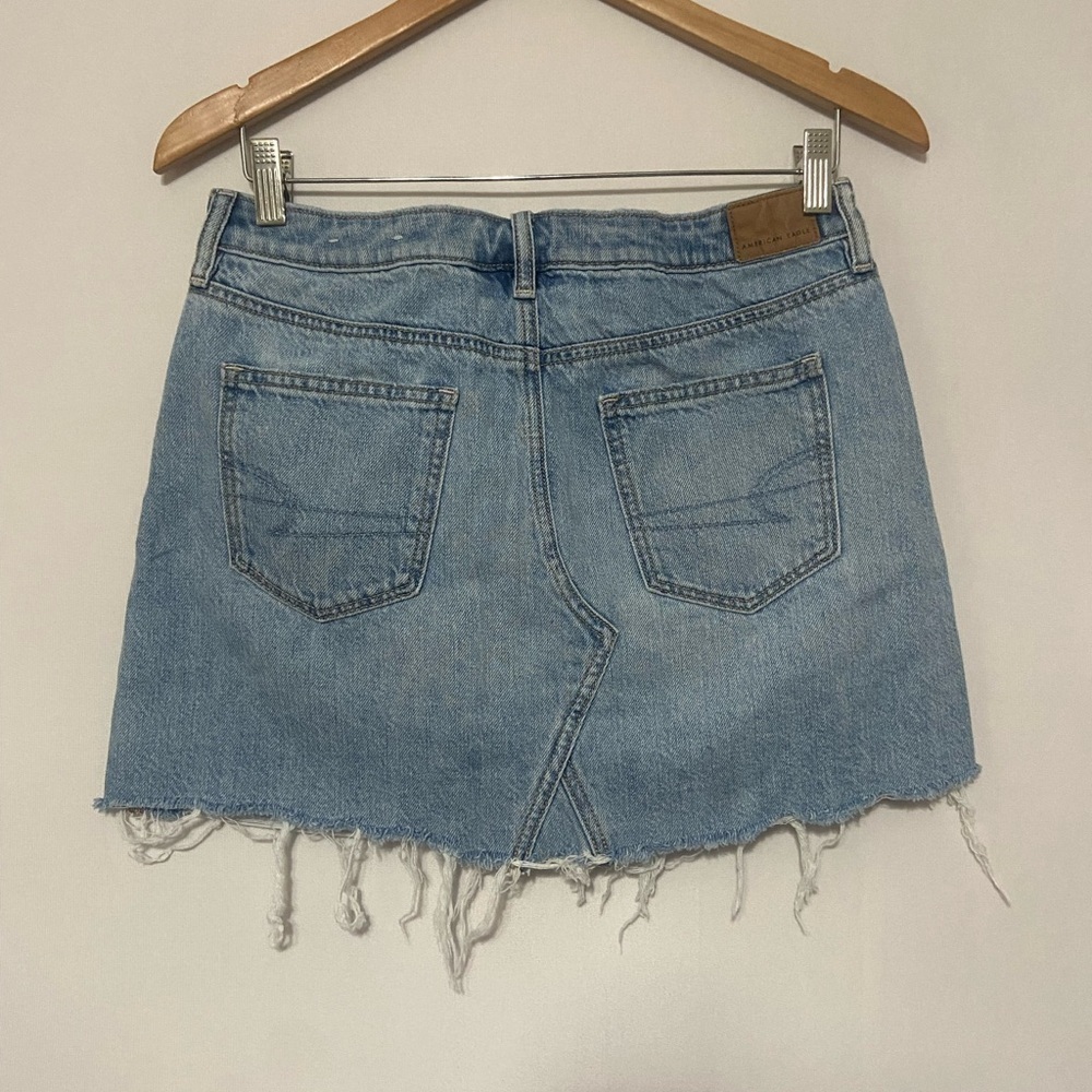 American Eagle EUC super high rise A-line distressed denim mini skirt size 8 - Picture 3 of 7